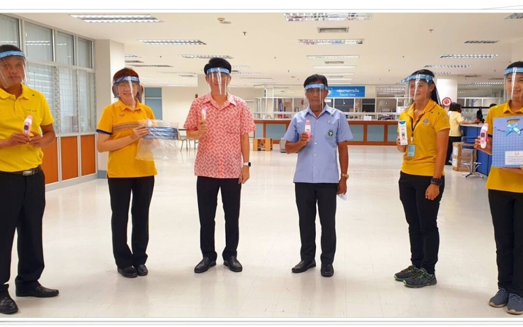 น้ำใจจากชาวลีพัฒนามอบชุด PPE และเครื่องวัดไข้ให้ 3 อำเภอเพชรบุรี